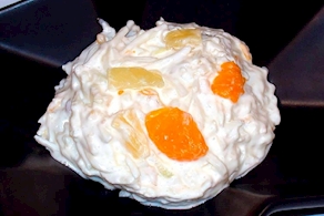 Amanida Waldorf ( api, pinya,mandarina,avellanes,maionesa suau) Tarrina de 270gr aprox