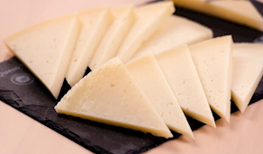 Semi-cured Manchego sheep cheese (200g approx)