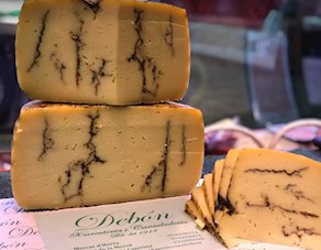 Pecorino Cheese with Truffle (200g approx)