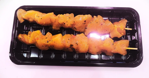 Brocheta de Pollo con salsa Mediterrànea. 2un.